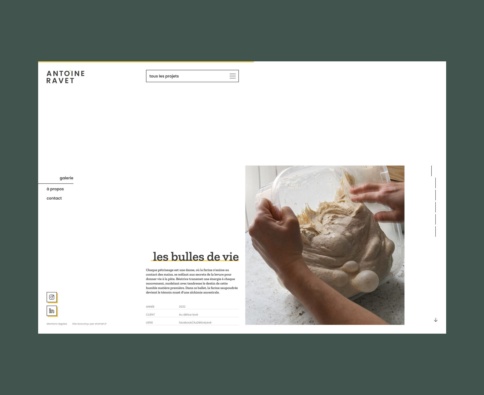 Aperçu du design d'interface du site d'Antoine Ravet avec une navigation fixée à gauche et un exemple de projet au centre.