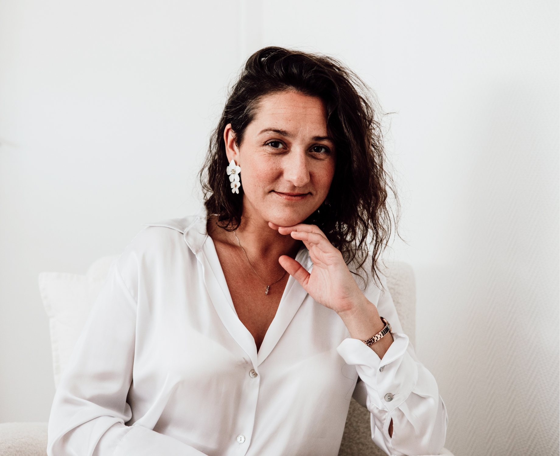 Photo portrait de Sybille avec un regard bienveillant